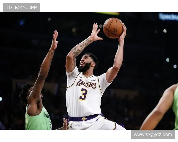 戴维斯速度优势显著，本赛季边路突破效率持续提升