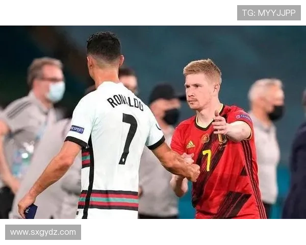 德布劳内与哈维中场能力对比：组织方式与比赛影响力解析