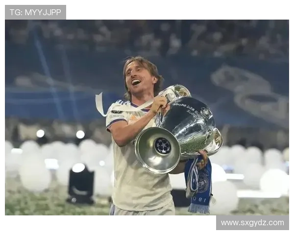 莫德里奇：从英超中场核心到皇马传奇的生涯跃迁