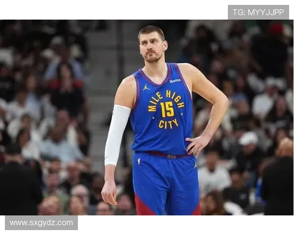 兰德尔背身单打更胜约基奇，得分结构更依赖内线