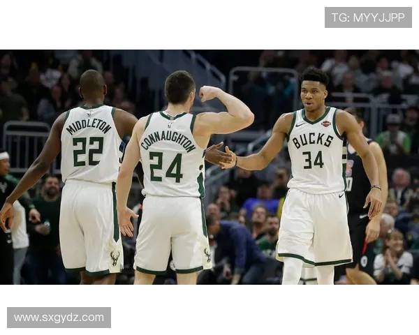 安德鲁·威金斯突破造成防守错位，提升勇士关键时刻得分效率